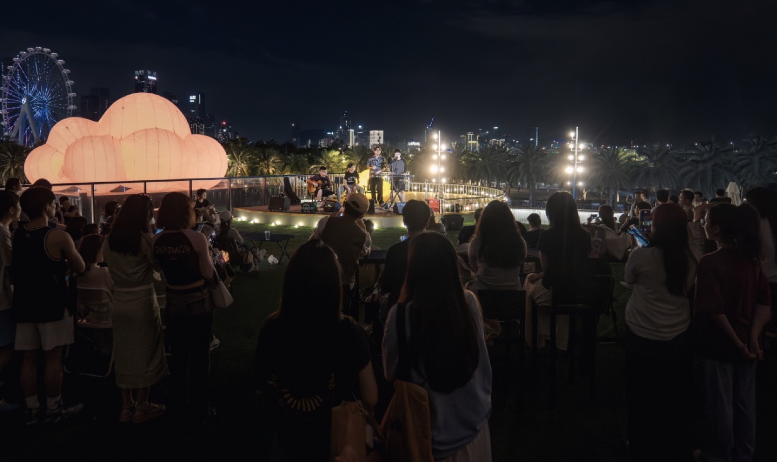 欢乐港湾滨海艺术中心夜景演出